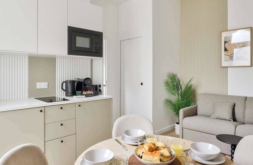 Republique–Point-du-Jour Apartment | 2BR Courtyard Retreat on Paris’ Edge - Boulogne