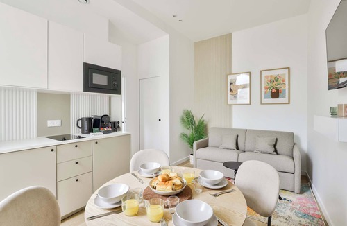 Republique–Point-du-Jour Apartment | 2BR Courtyard Retreat on Paris’ Edge - Boulogne