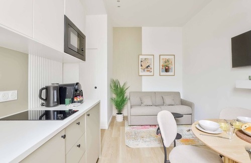 Republique–Point-du-Jour Apartment | 2BR Courtyard Retreat on Paris’ Edge - Boulogne