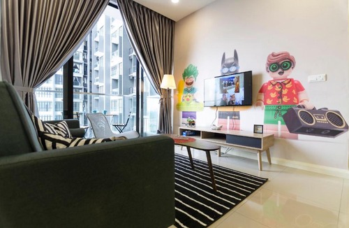 Medini Apartment | 2BR D'Pristine Suite near LEGOLAND, FREE Parking