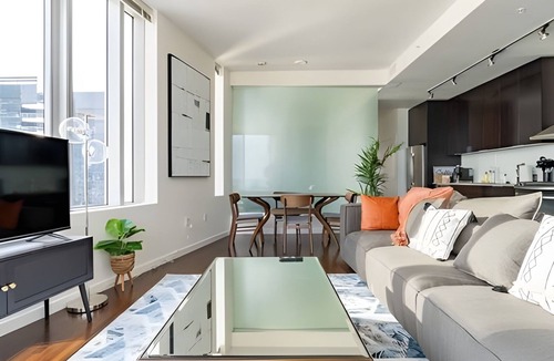 West Bellevue Bed & Breakfast | 2BR+Den Penthouse | Bellevue | Sophari Towers F