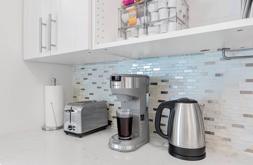 First Hill Condo | 2BR Designer Condo, Free Parking, Convention Ctr