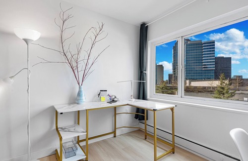 First Hill Condo | 2BR Designer Condo, Free Parking, Convention Ctr