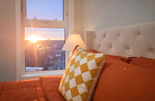 Winnipeg Apartment | 2BR Designer Suite St Vital Topfloor City Views