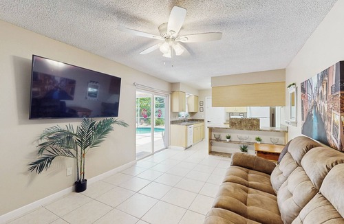 Longwood Apartment | 2BR Dog-friendly Oasis w/Shared Pool & Patio