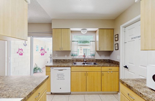 Longwood Apartment | 2BR Dog-friendly Oasis w/Shared Pool & Patio