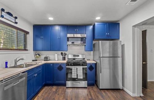 Dallas House | 2BR Downstairs Ste in Historic Home 5 mins to Baylor Downtown Dallas Deep Ellum