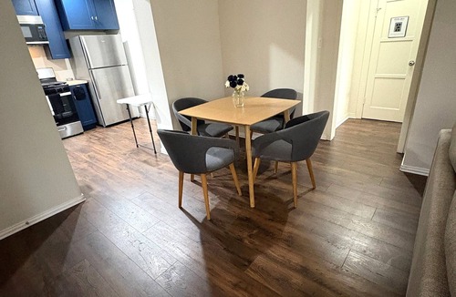 Dallas House | 2BR Downstairs Ste in Historic Home 5 mins to Baylor Downtown Dallas Deep Ellum