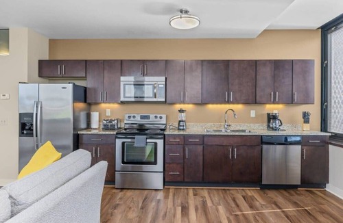 Downtown Pittsburgh Apartment | 2BR Downtown Apartment with Gym & Deck