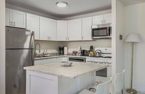 Aurora Highlands Apartment | 2BR Dual King Suite/5 Min to DCA Pentagon HQ2/Free Parking