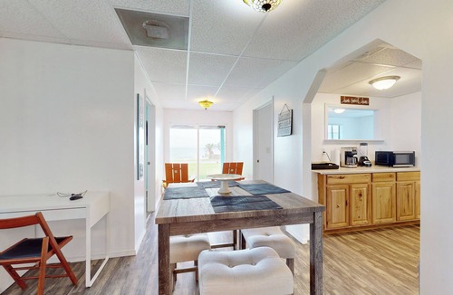 Ingleside on the Bay House | 2BR Duplex w/Bikes & Beach Access