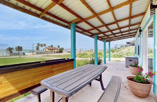 Ingleside on the Bay House | 2BR Duplex w/Bikes & Beach Access