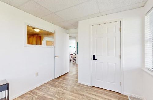 Ingleside on the Bay House | 2BR Duplex with Bikes and Beach Access