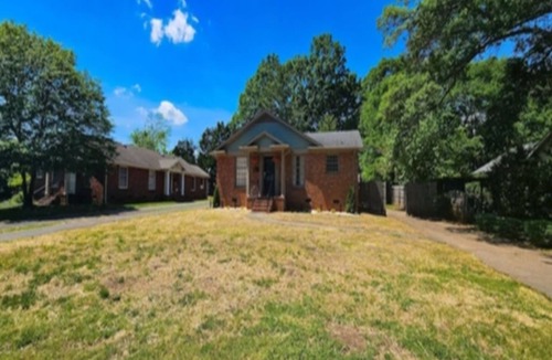 Charlotte House | 2BR Duplex with Massive 86in TV