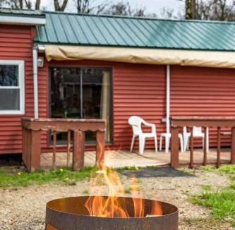 Russell House | 2BR Eagles Nest Cottage