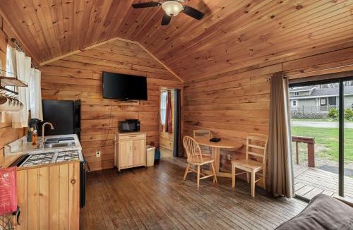 Russell House | 2BR Eagles Nest Cottage