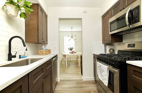 Barrington Oaks House | 2BR Ensuite | Near UT & The Domain