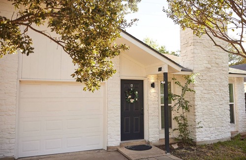 Barrington Oaks House | 2BR Ensuite | Near UT & The Domain