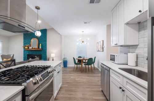 Barrington Oaks House | 2BR Ensuite | Near UT & The Domain