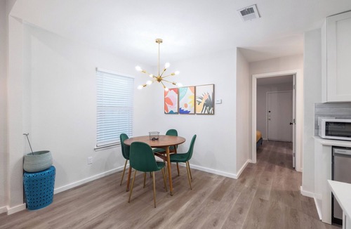 Barrington Oaks House | 2BR Ensuite | Near UT & The Domain