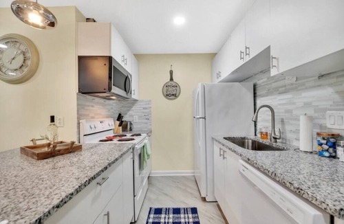 Charlotte House | 2BR Escape | Hot Tub | Parking 4 Cars | Pineville