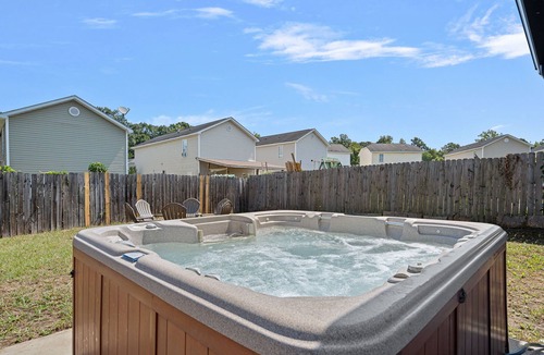 Charlotte House | 2BR Escape | Hot Tub | Parking 4 Cars | Pineville