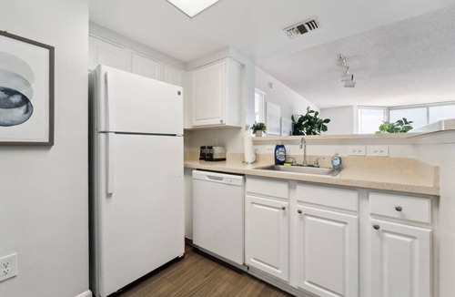 Ballston Apartment | 2BR Executive City Suite With Gym & Pool