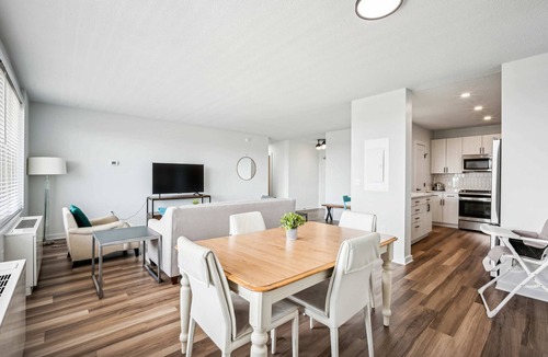 Crystal City Apartment | 2BR Executive Retreat Near D.C. & Airport