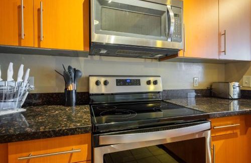 Cityplace Apartment | 2BR Executive Suite With Pool, Gym and Fast Wi-Fi By ENVITAE
