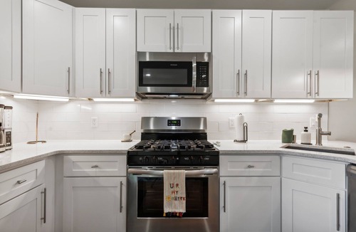 East Mount Airy Condo | 2BR Family Retreat – Safe, Comfortable & Fun