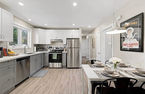 Ottawa Division House | 2BR Family Retreat With Fenced Yard And Parking