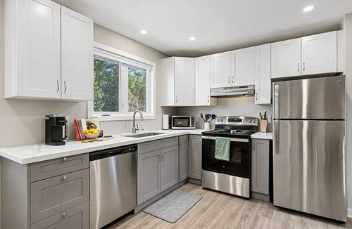 Ottawa Division House | 2BR Family Retreat With Fenced Yard And Parking