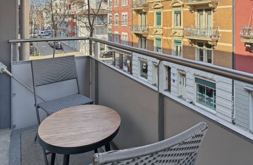 Sihlfeld Apartment | 2BR flat in the city center (West 12)