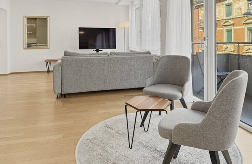 Sihlfeld Apartment | 2BR flat in the city center (West 12)