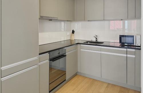 Sihlfeld Apartment | 2BR flat in the city center - West 12