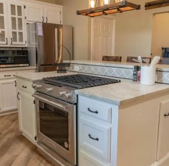 Forestburg House | 2BR Forestburg Escape Perfect for Mid-Term Stays