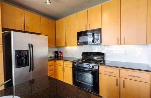 Greenway Plaza-Upper Kirby Apartment | 2BR Galleria Skyline views