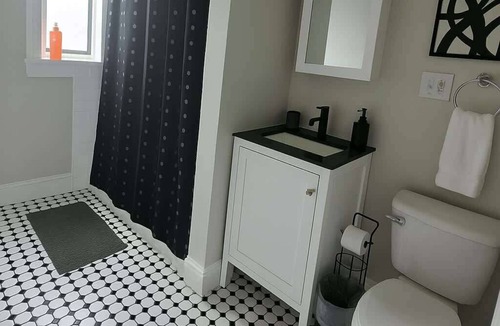 Rogers Park Apartment | 2BR Getaway - Comfy & Ready