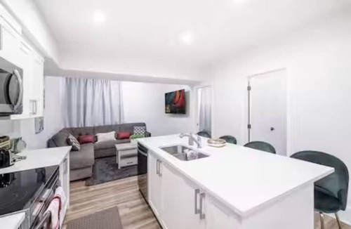 Calgary House | 2BR Guest Suite - Elegant, Private & Well-Equipped