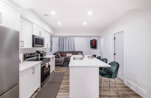 Calgary House | 2BR Guest Suite - Elegant, Private & Well-Equipped