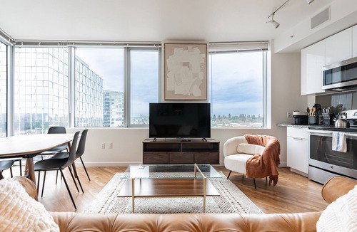 West Bellevue Bed & Breakfast | 2BR | Gym, Pool | Bellevue | Sophari Towers K