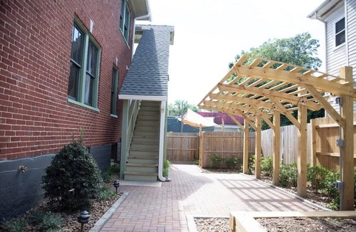 Roanoke Condo | 2BR Historic Apt - Safe|Walkable|Food|Greenway