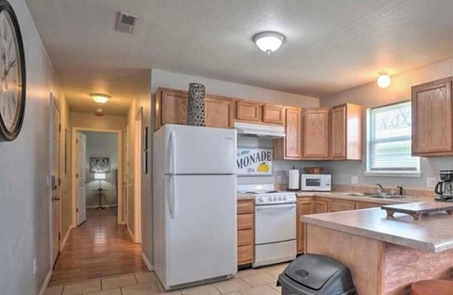 West Plains Apartment | 2BR home for 8 - Walk to Downtown + Pets Welcome!