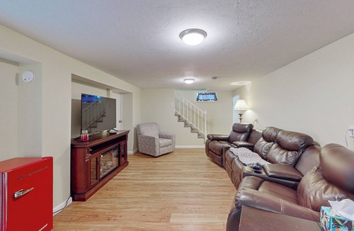 York Cottage | 2BR Home Near Shopping & Restaurants