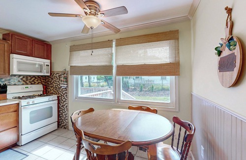 York Cottage | 2BR Home Near Shopping & Restaurants