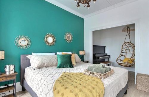 Quartier 5-4 Apartment | 2BR - Hot Tub & 2 Parking - 8 min to Old Quebec