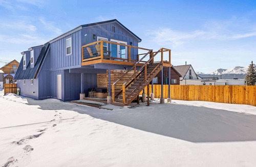 Leadville North House | 2BR - Hot Tub - Deck w/Amazing Mountain Views