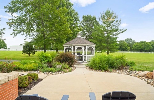 Lee's Summit House | 2BR House Near Lakes with Pool & Hot Tub