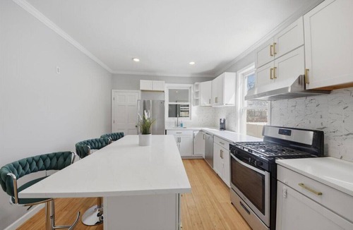 Bryn Mawr House | 2BR House w/Free Parking/Fully Equipped Kitchen/Spacious/Family Friendly