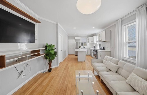 Bryn Mawr House | 2BR House w/Free Parking/Fully Equipped Kitchen/Spacious/Family Friendly